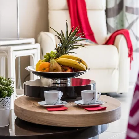 M07F Sweet And Close To The Beach Арона